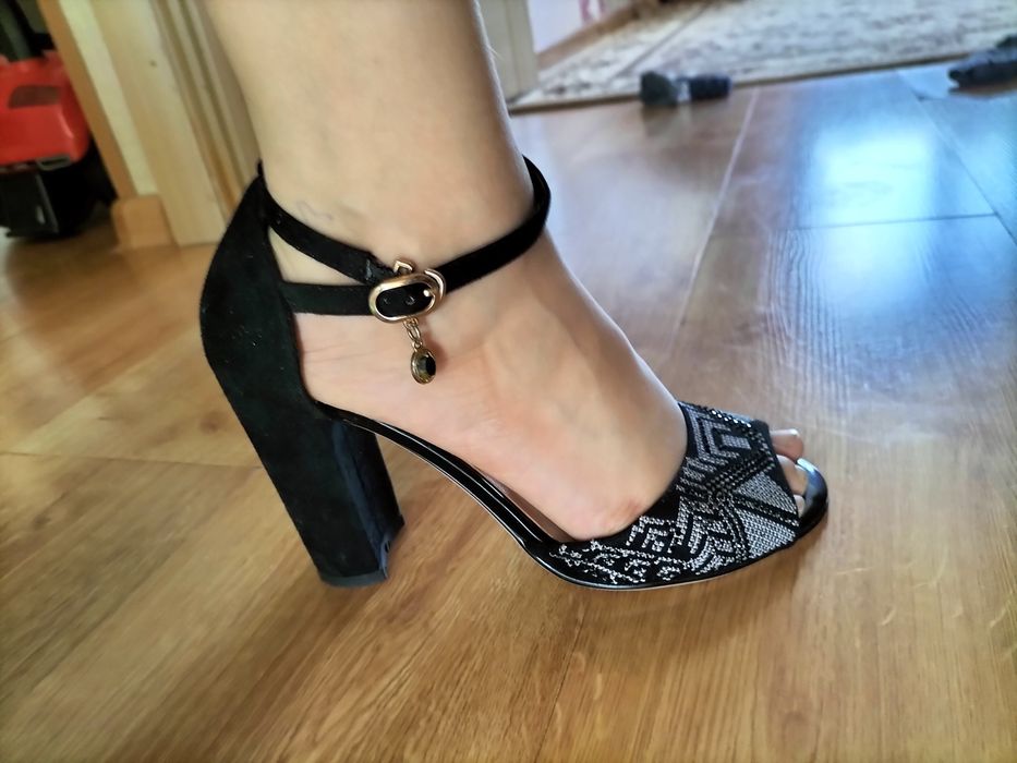 Продам танкетки женские