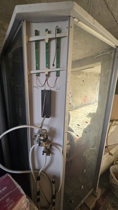 Хидромасажни душ кабини 2бр. леви