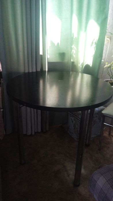 Продам кухонный стол круглый