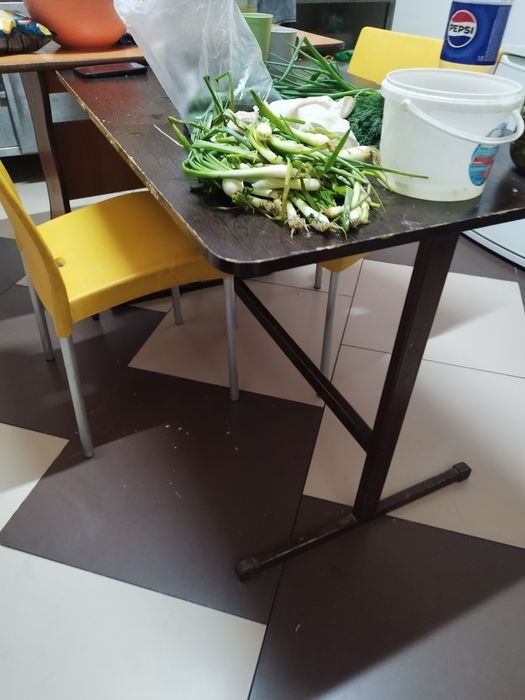 Столы кухонные для дома и дачи