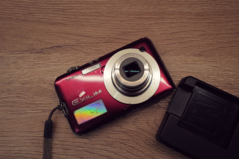 Aparat foto Casio Exilim S10 10Mp Red Data Ora statie ITP instagram