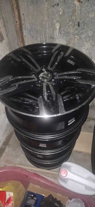 Диска почти новый R17