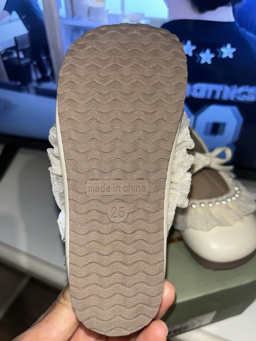 Продам туфельки в бежевом цвете.