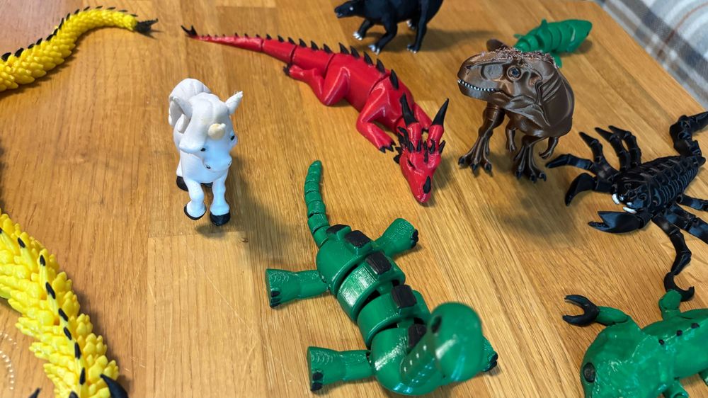 Vand Jucarii Articulate NOI Diverse Modele Ideale Pentru Copii sau Colectionari