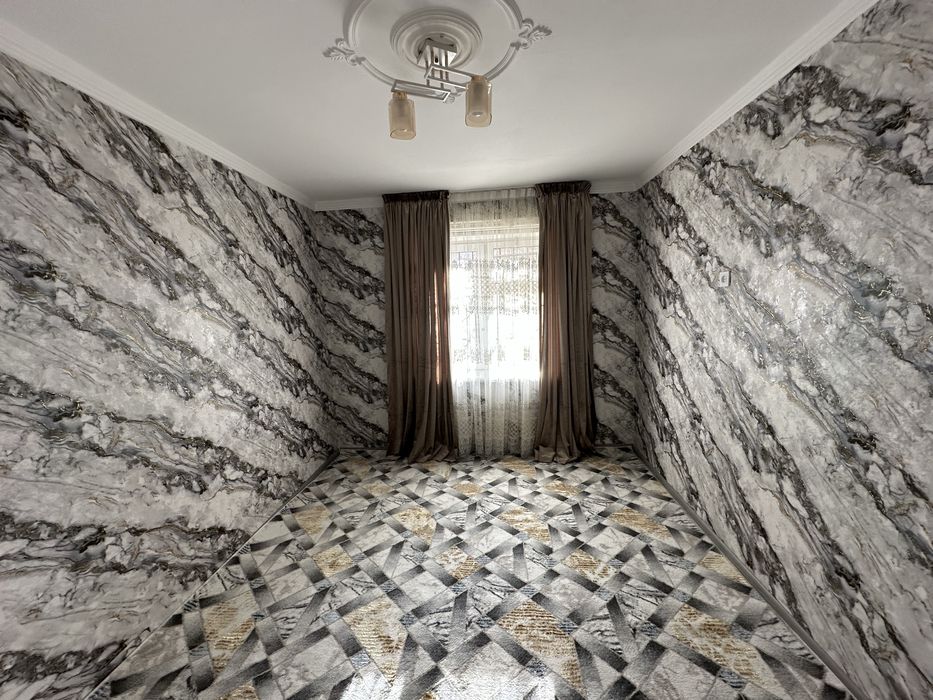 Продаётся 2 этаж 2 х комнатная в районе вокзала 6 метр веранда