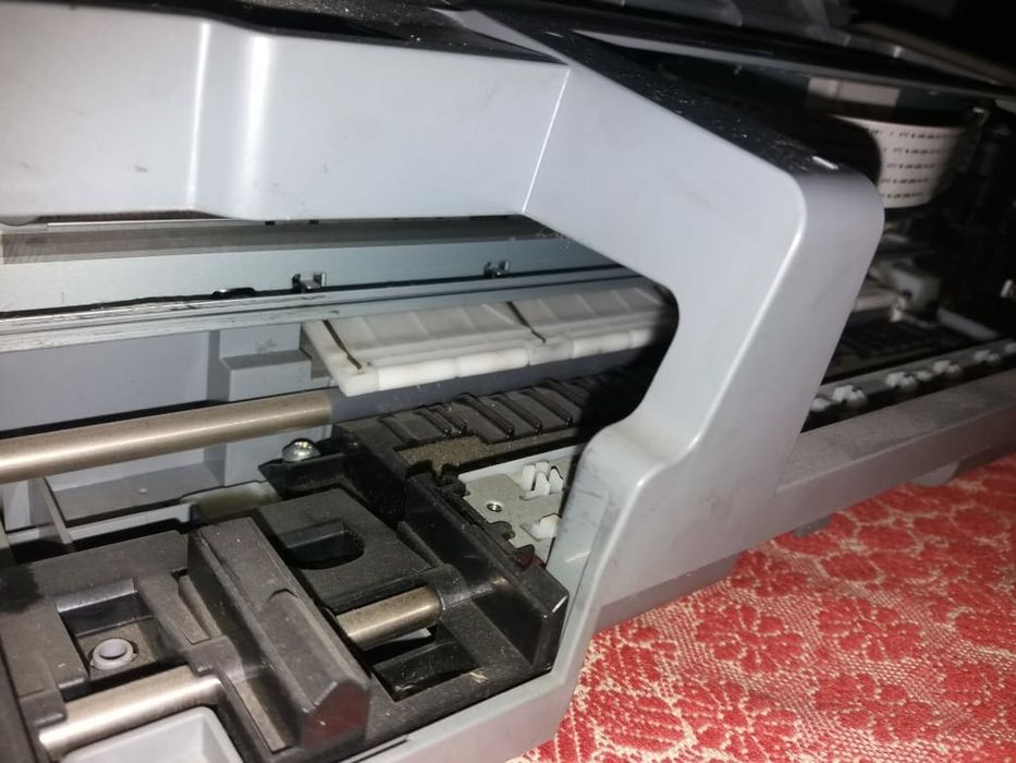 Продаем срочно, цветной принтер.Canon