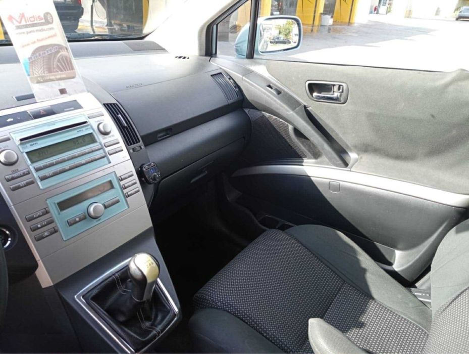 Toyota corolla verso 2.2 d-cat 177