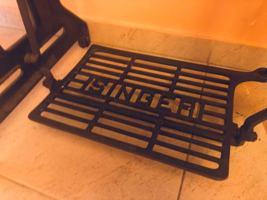 Крачна шевна машина Singer