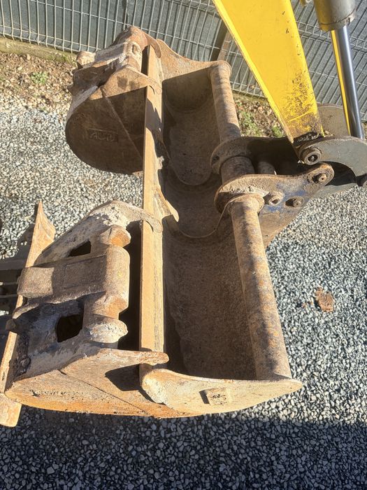 Miniexcavator motor yanmar 3 cilindrii