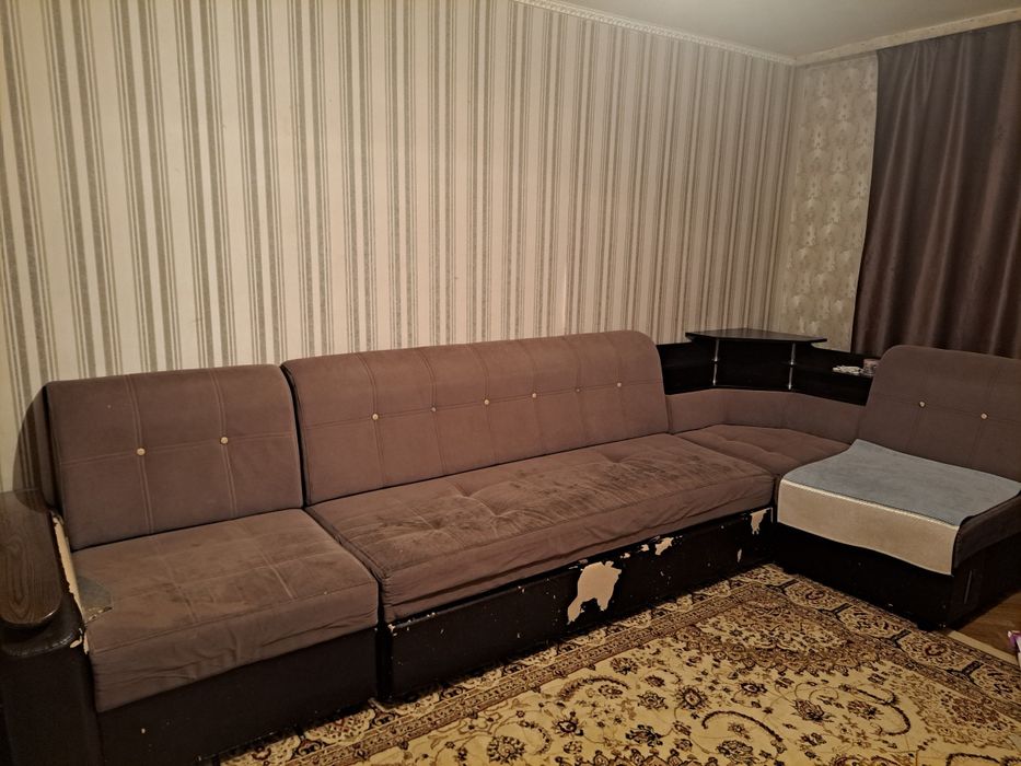 Диван раскладной,  не поломанный ,все работает