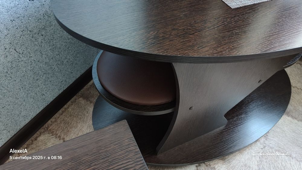 Журнал столик и стулья