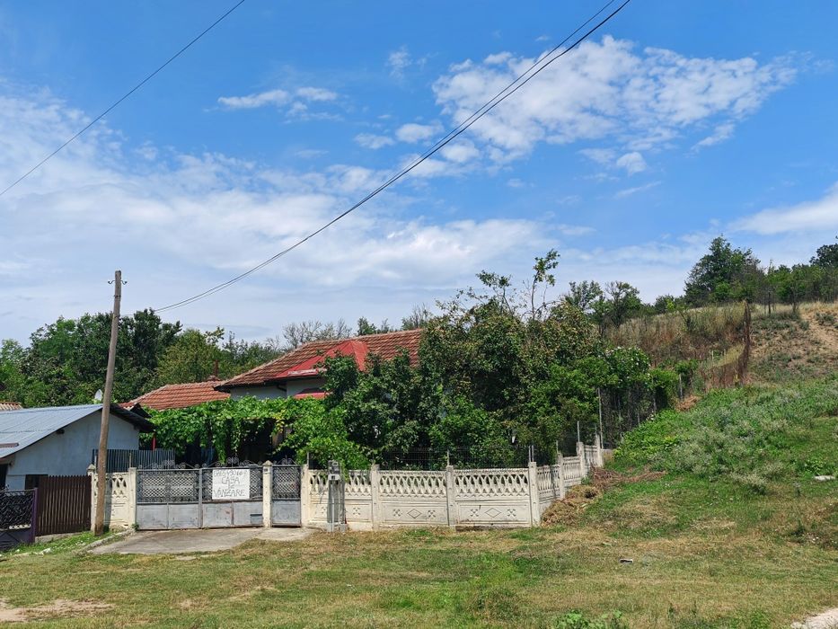 Proprietate Privata 1.511 mp în Leamna de Sus – Casă Cărămidă