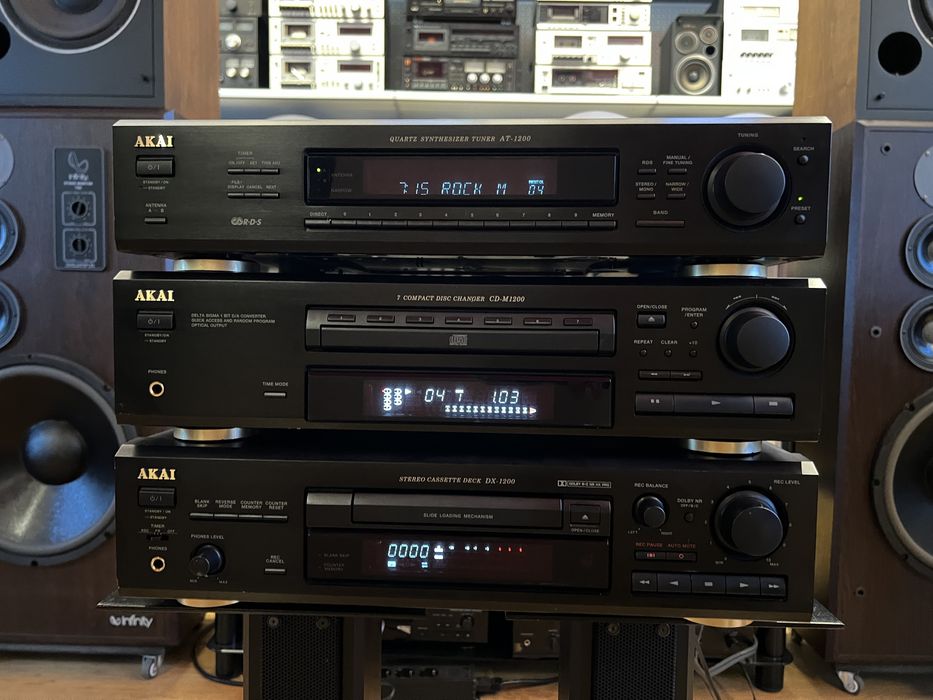 Deck/Casetofon AKAI DX-1200, CD-Player AKAI CD-M1200 cu 7 CD-uri, Tuner/Radio AKAI AT-1200