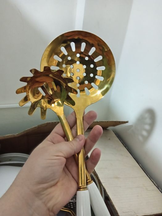 Mina brendiga tegishlik 12kishilik idish nabor va kapkit nabor sotila