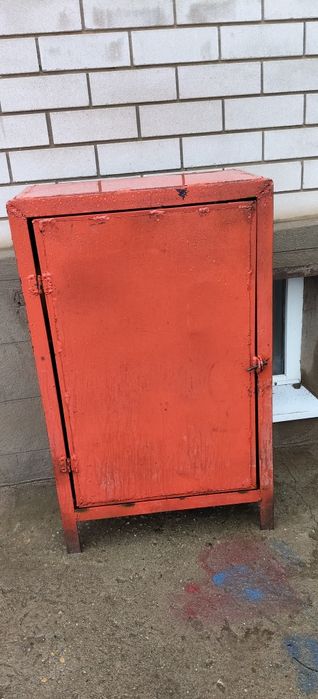 Продам железный шкаф