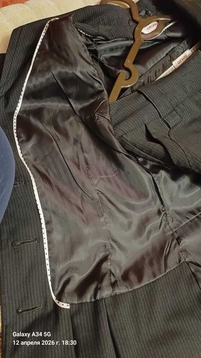 Костюм брючный женский в отличном состоянии.