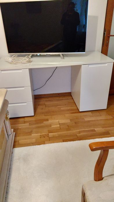 Vand birou  cu blat de sticla