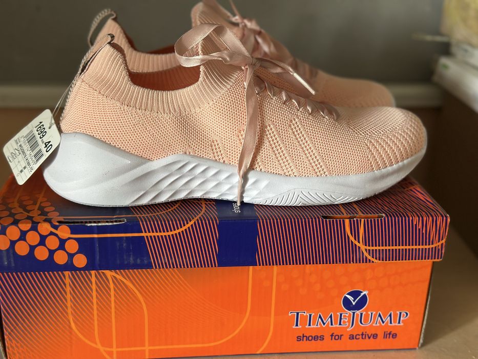 Продам кроссовки