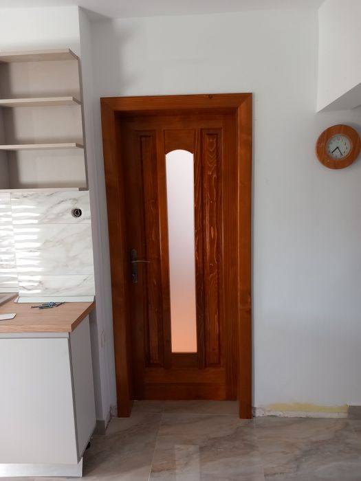 Usi din  lemn masiv