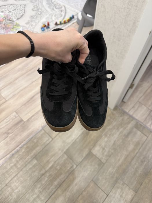 Зимние ботильоны и кеды Oysho