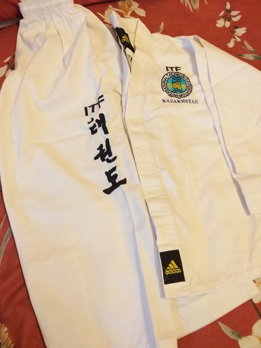 Продам кимоно Adidas