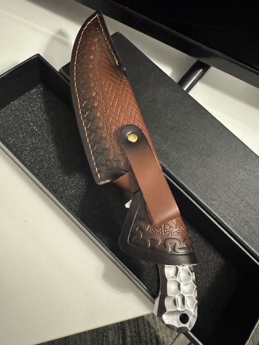 Cuțit vanatoare nou,nefolosit