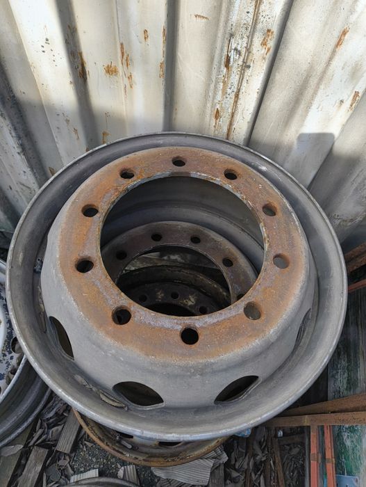 Джанти за камион 4бр 9/22.5" и 4бр 11.75/22.5"