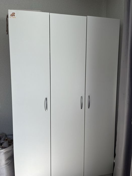 Продам шкаф белый