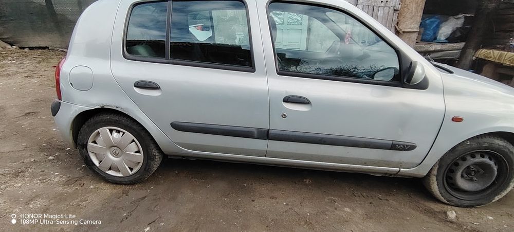 Vând Renault clio 1.2 benzina 16 valve an 2001