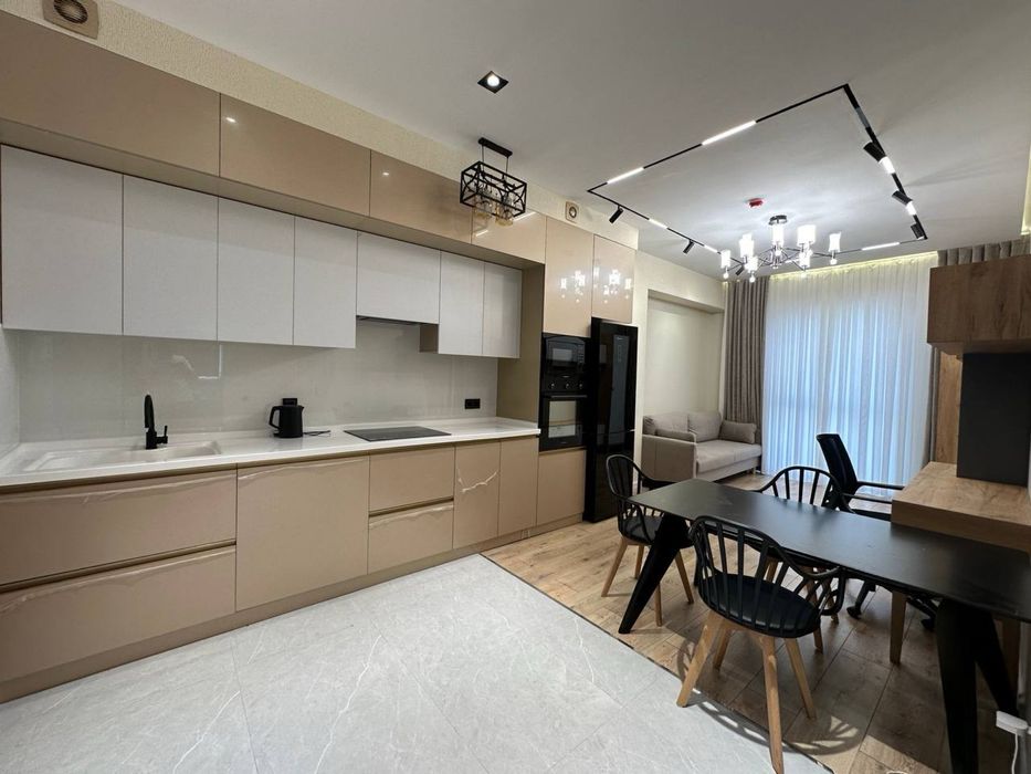 Аренда 2 комн квартира, евроремонт, рядом метро, Akay City