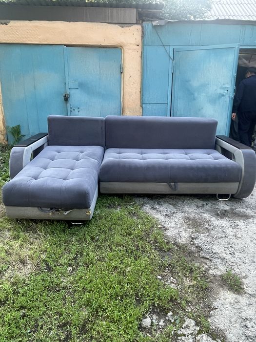 Продам диван  срочно
