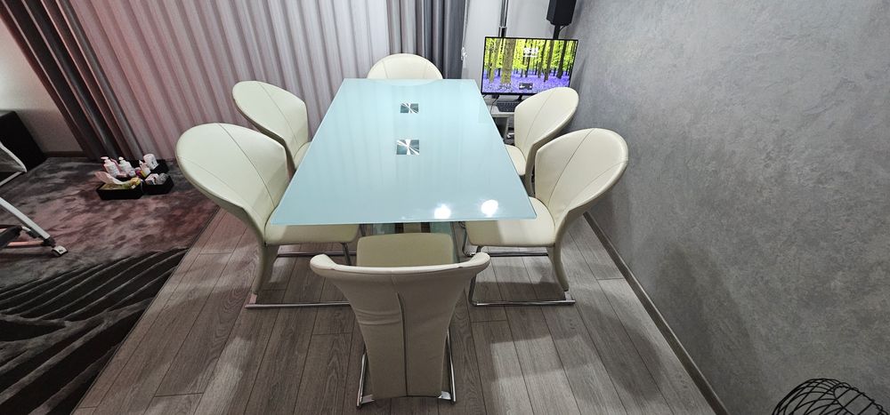 Трапезна маса с шест стола