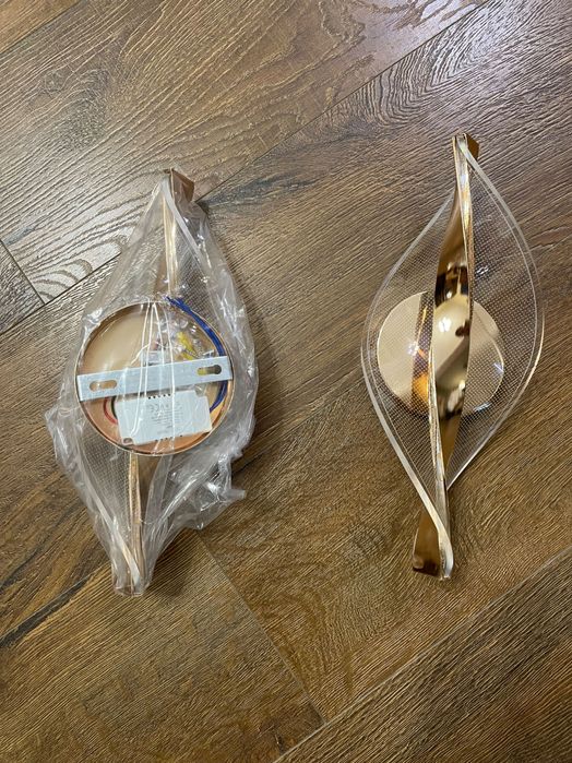 Стенна лампа - аплик, златен с акрилни орнаменти