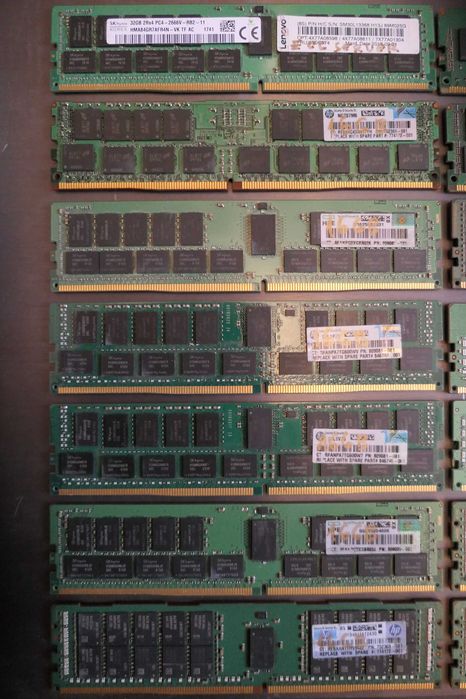 Memorie RAM 16GB Ddr3 M393B2G70QH0 MT36JSF2G72PZ-1G6E1 HMT42GR7MFR4C