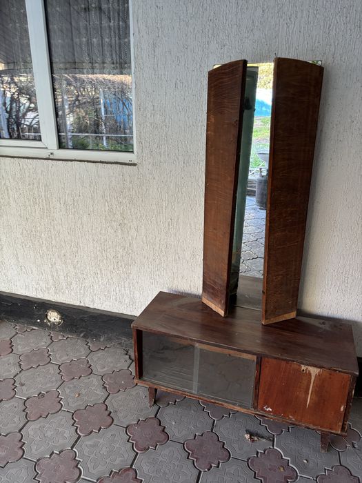 Трюмо отдам бесплатно