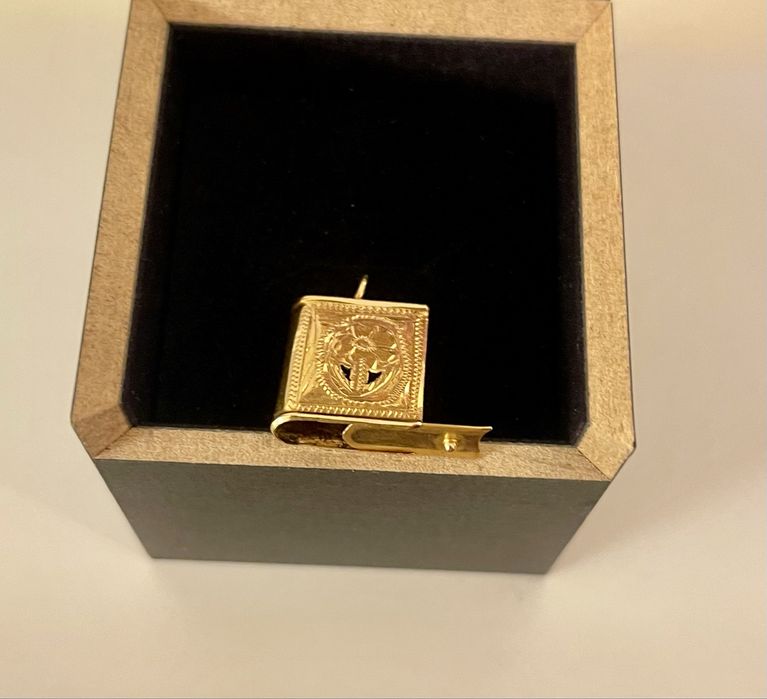Vând pandantiv din aur de 18 K, model deosebit