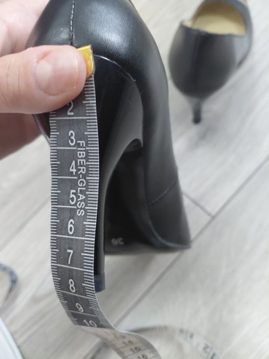 Pantofi cu toc-din piele