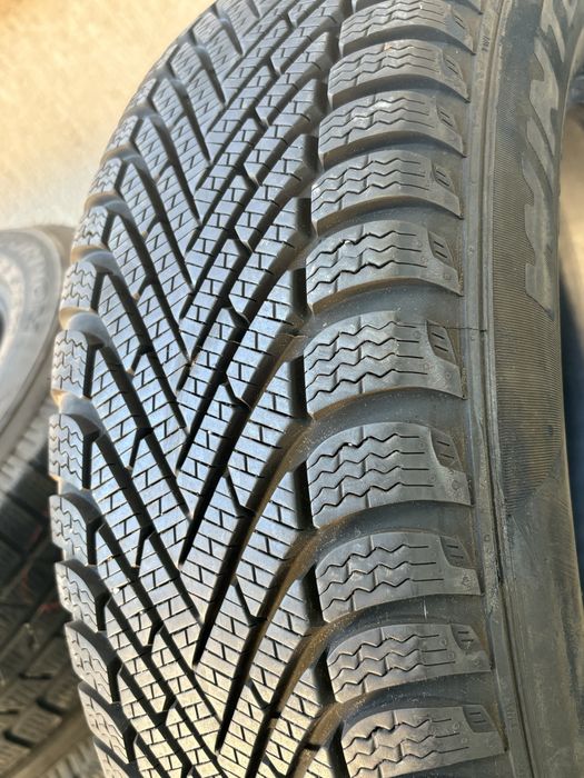 Зимни гуми 215/60/17 Pirelli