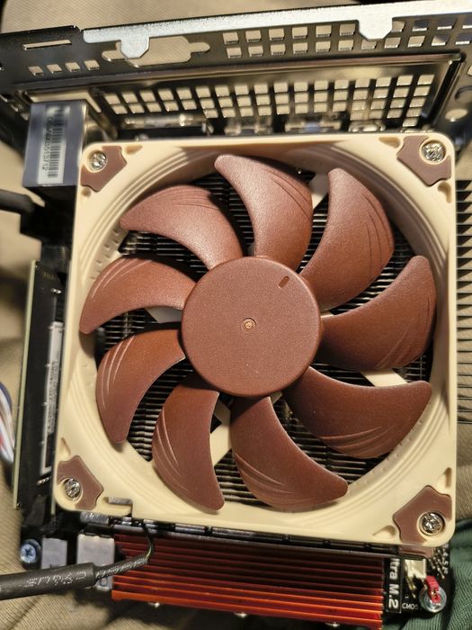 Asrock DeskMini X300 cu AMD Ryzen 7 5700G