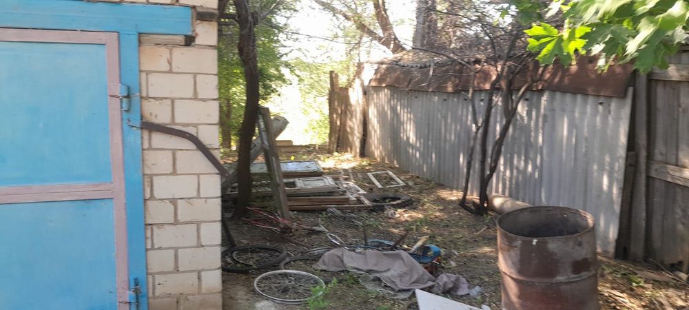 Продается дом,находится в поселке Аксуат.