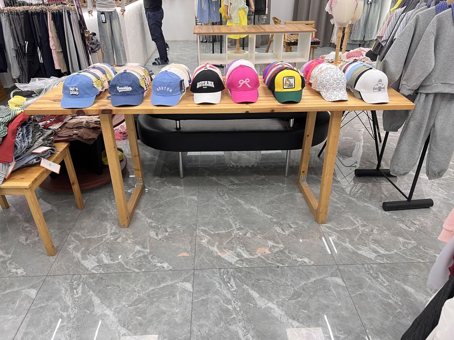 Стол из натурального дерева