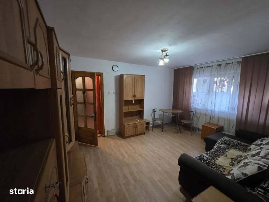 Apartament 3 camere,Craiovița Nouă,parter înalt, centrală,balcon