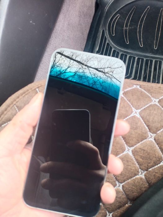 Продам 2 телефона за 15000