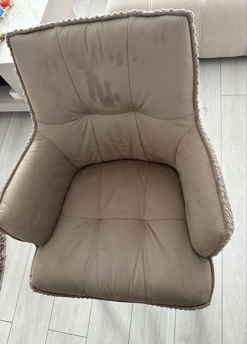 Vand 6 scaune rotative, ca noi