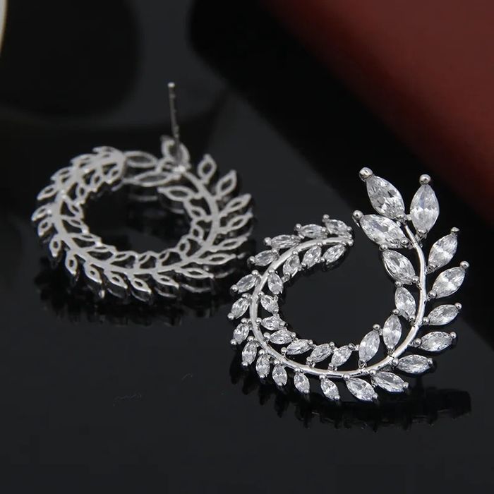 Стилни обеци / обеци