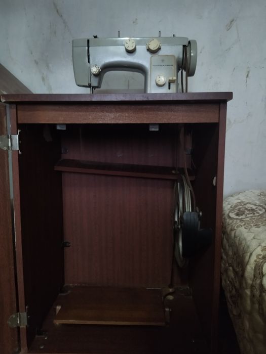 Б/У Швейная машинка
