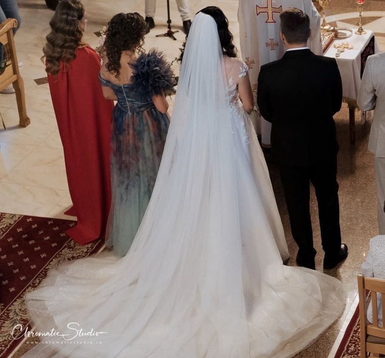 Vand rochie mireasa cu trena