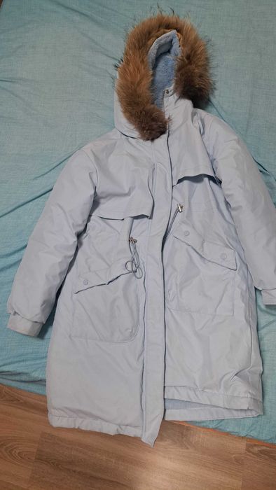 Парка теплая,ниже колен.Почти новая