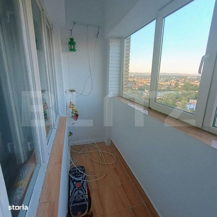 Apartament 4 camere, 82 mp ,3 balcoane inchise + boxa, zona Sud