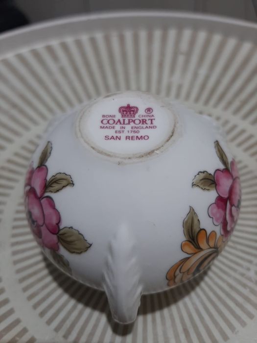 Vază din porțelan de os